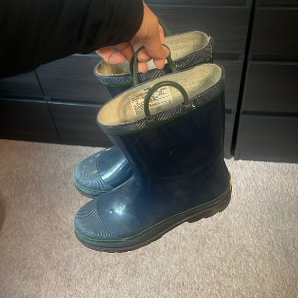 boots for wet weather, walking through puddles. there are scuffs. see photo - Picture 2 of 8
